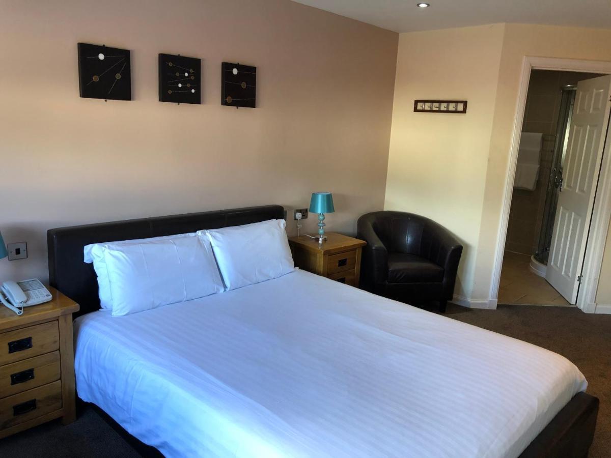 Oyo Douglas Hotel Килмарнок Экстерьер фото