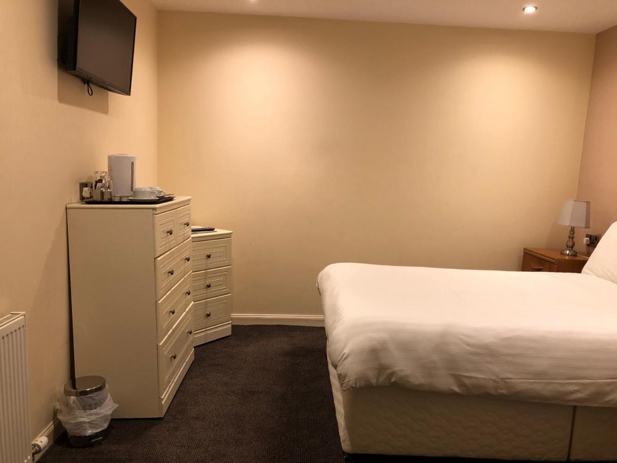 Oyo Douglas Hotel Килмарнок Экстерьер фото