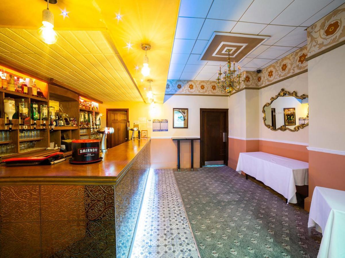Oyo Douglas Hotel Килмарнок Экстерьер фото